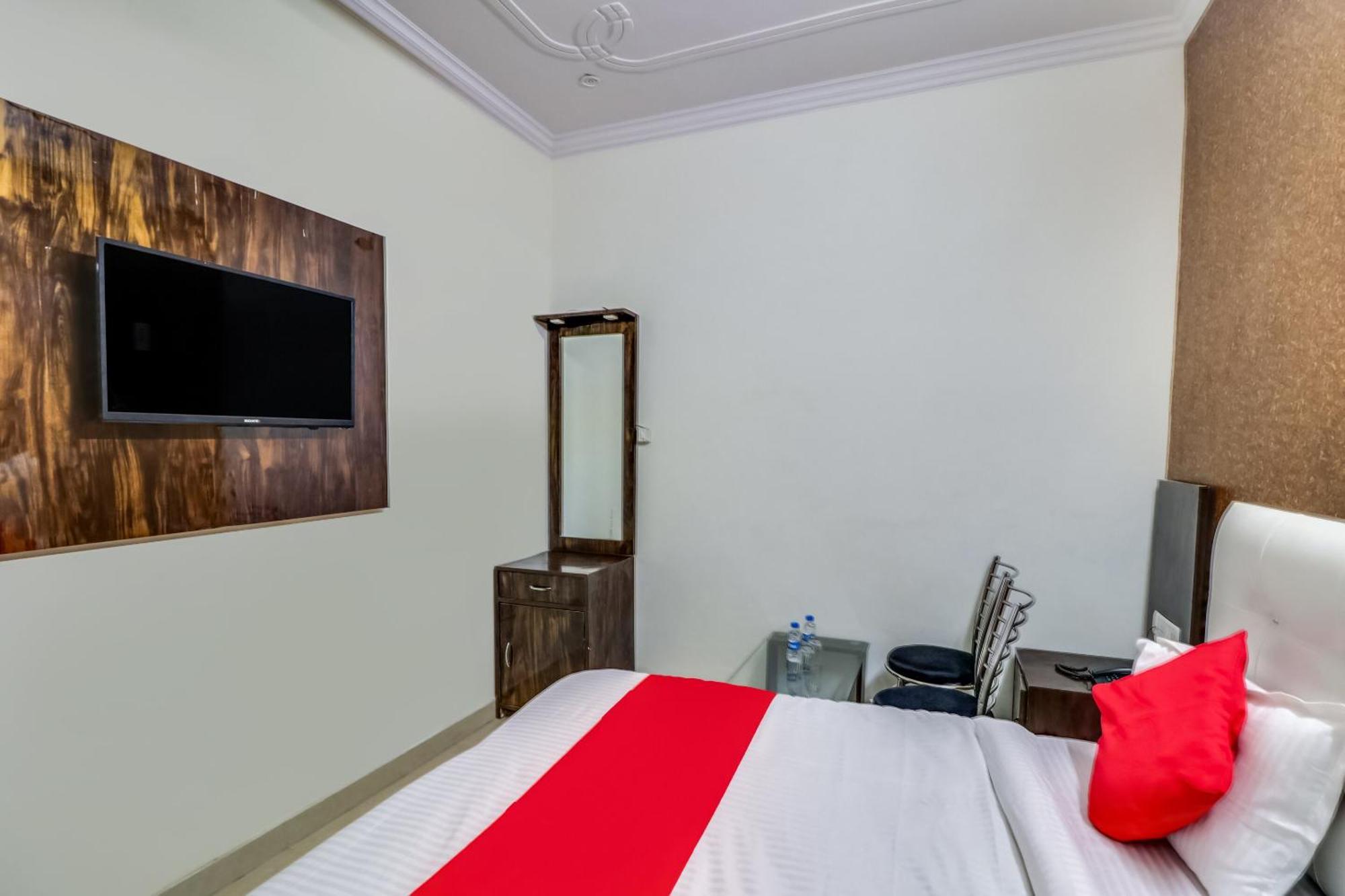 Hotel O Rodstar Chinhat Eksteriør billede